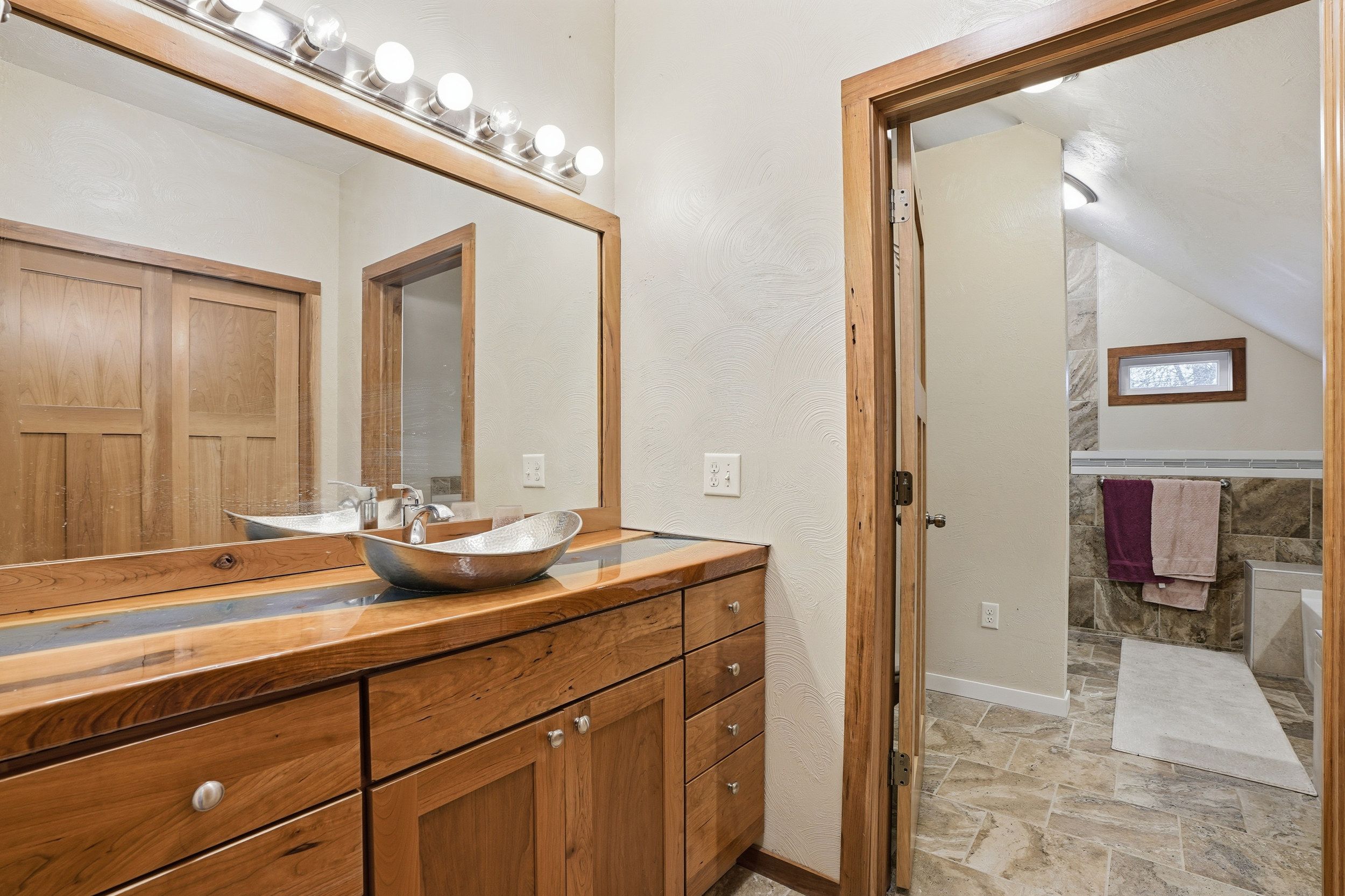 Listing Photo: 3300 Underwood Ave 0017-